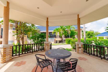 LARGE 6 BED HOUSE FOR SALE ON A 5 RAI PROPERTY WITH A FISHING POND