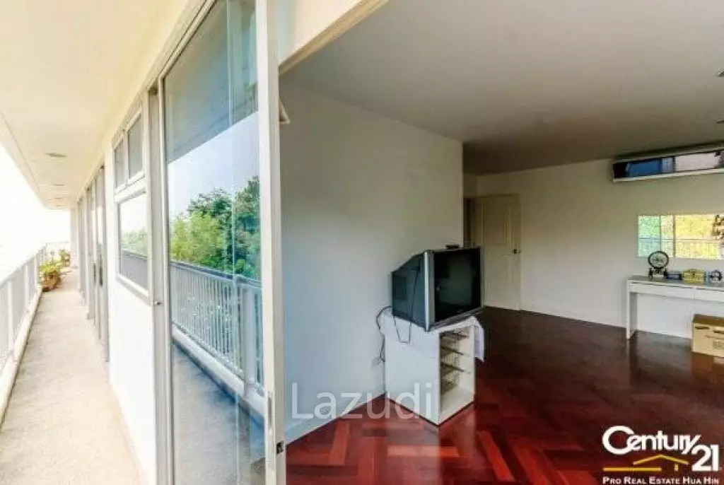 3 Bed Beachfront Condo