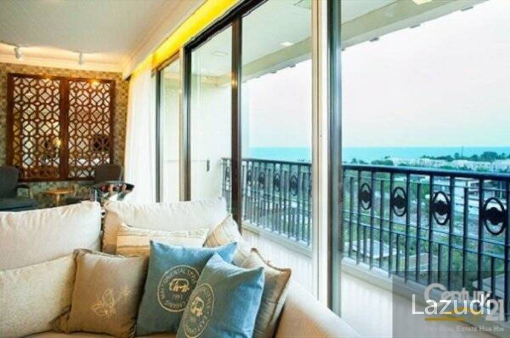Luxury 4 Bed Beachfront Condo in Hua Hin Town