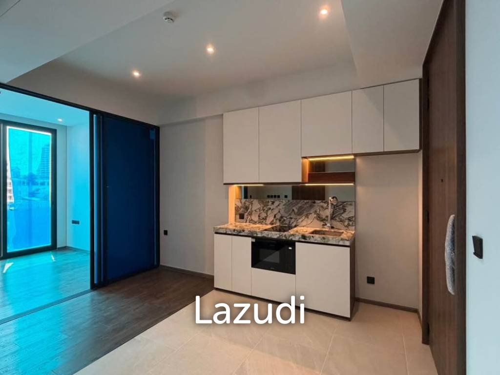 34.31 sqm 1 Bedroom Condo on 16th Floor at ROMM Convent Si Lom Bangkok