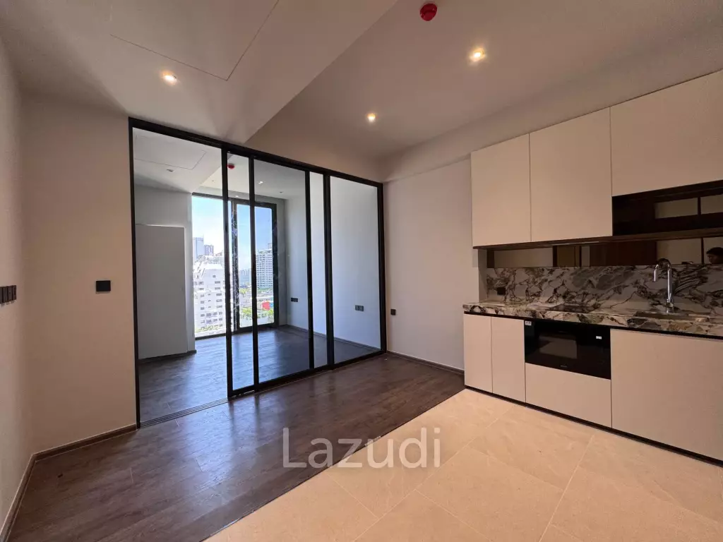 34.31 sqm 1 Bedroom Condo on 16th Floor at ROMM Convent Si Lom Bangkok