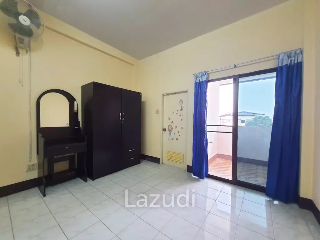 A dormitory with a 2-storey house Near to University.
