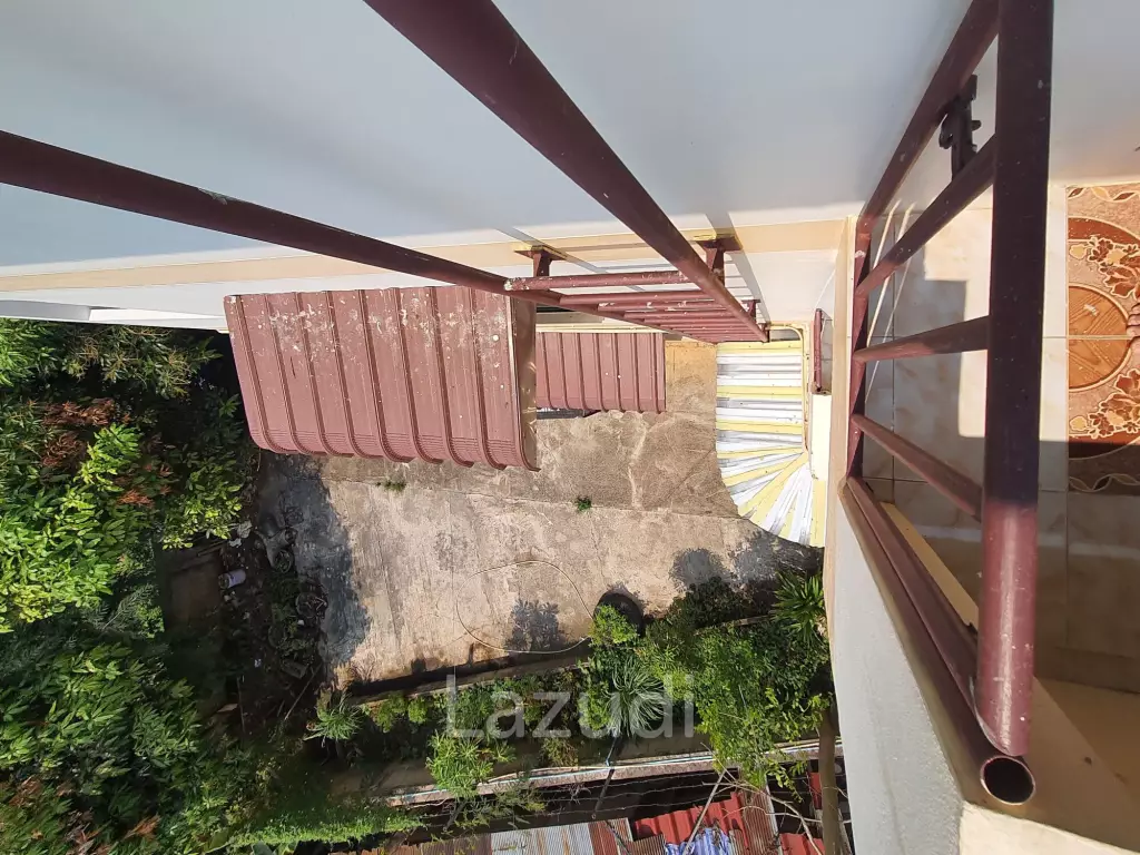 A dormitory with a 2-storey house Near to University.