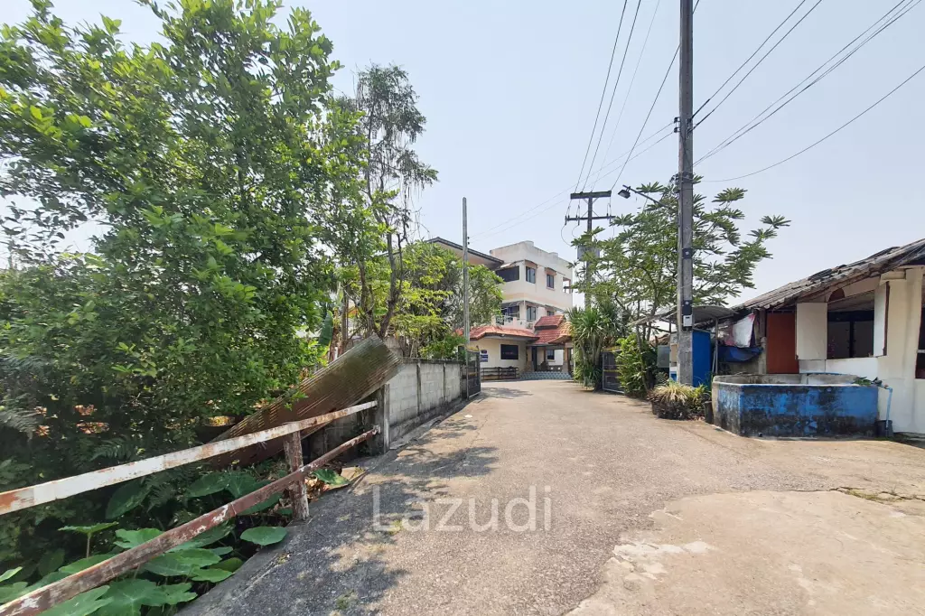 A dormitory with a 2-storey house Near to University.