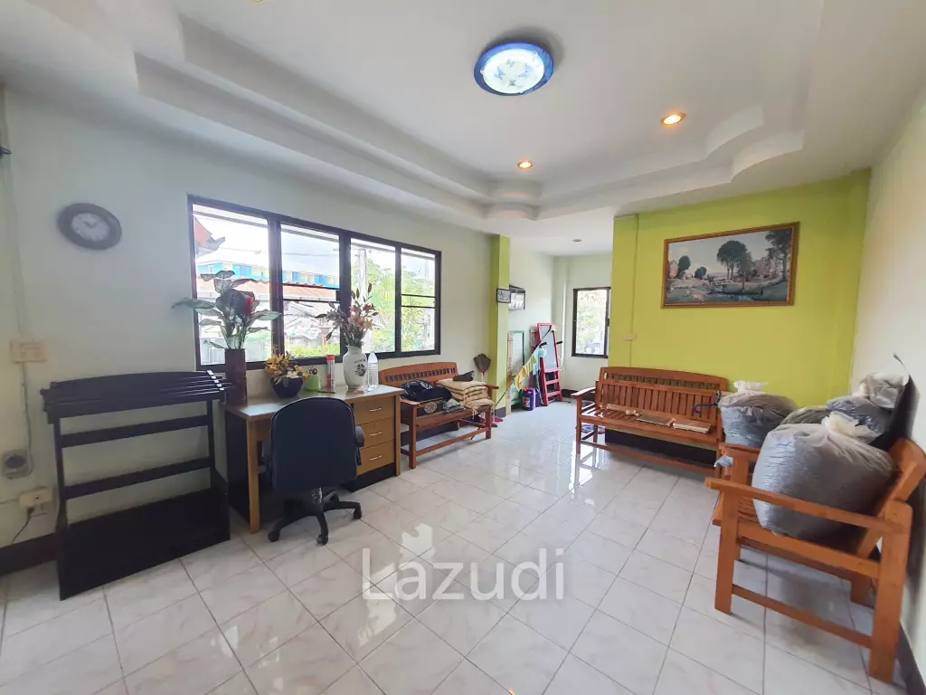 A dormitory with a 2-storey house Near to University.