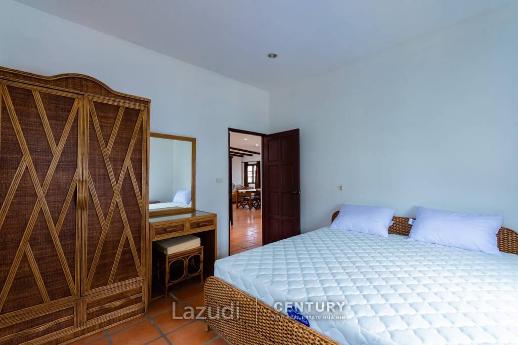 KHAO NOI VILLAGE  : 6 bed pool villa for sale