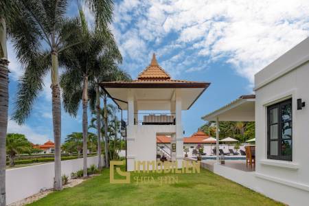 BelVida Estates: Luxuriöse 3 Schlafzimmer Pool Villa im Bali-Stil auf einem großen Grundstück