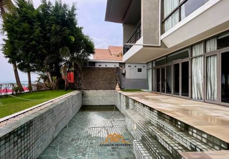 6-Bed Villa Situated Directly on Mae Nam Beach