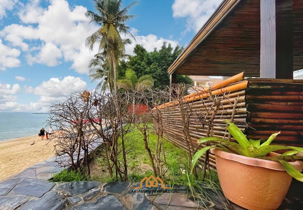 6-Bed Villa Situated Directly on Mae Nam Beach