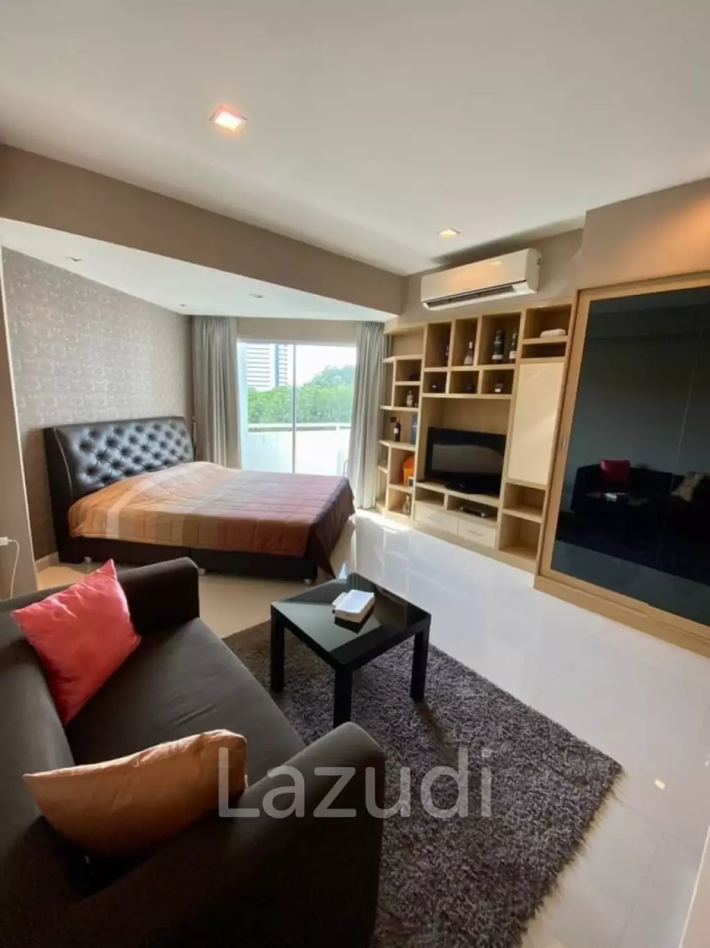 1 Bedroom 1 Bathroom 36 Sqm.Royal Beach Condo.