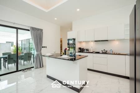 Contemporary 3-Bed Villa in Hua Hin