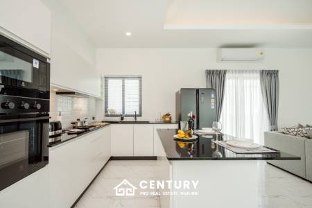 Contemporary 3-Bed Villa in Hua Hin