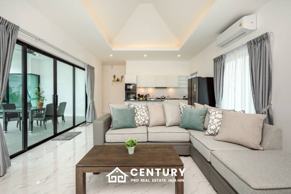 Contemporary 3-Bed Villa in Hua Hin