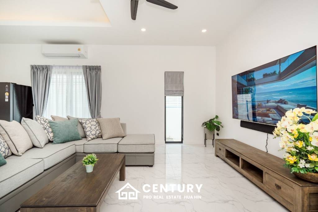 Contemporary 3-Bed Villa in Hua Hin
