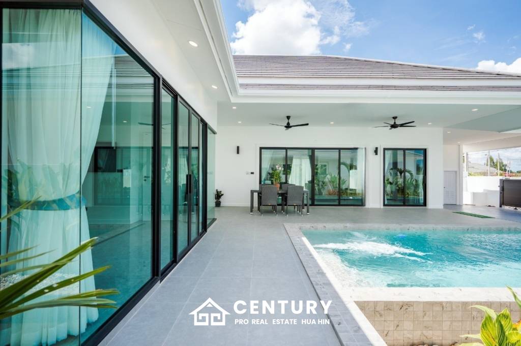 Contemporary 3-Bed Villa in Hua Hin