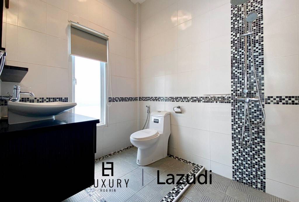 576 metro cuadrado 4 ` 3 Baño Villa de Venta