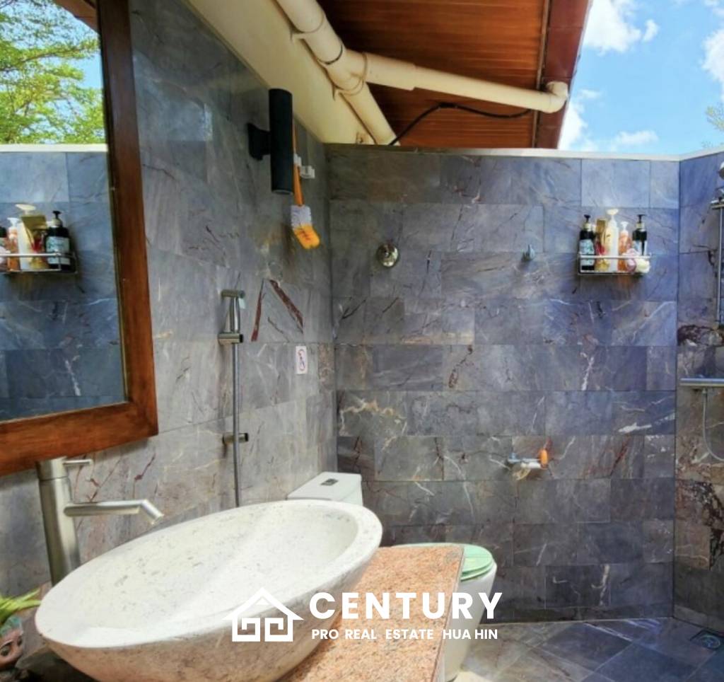 HANA VILLAGE 3  : 5 bed pool villa