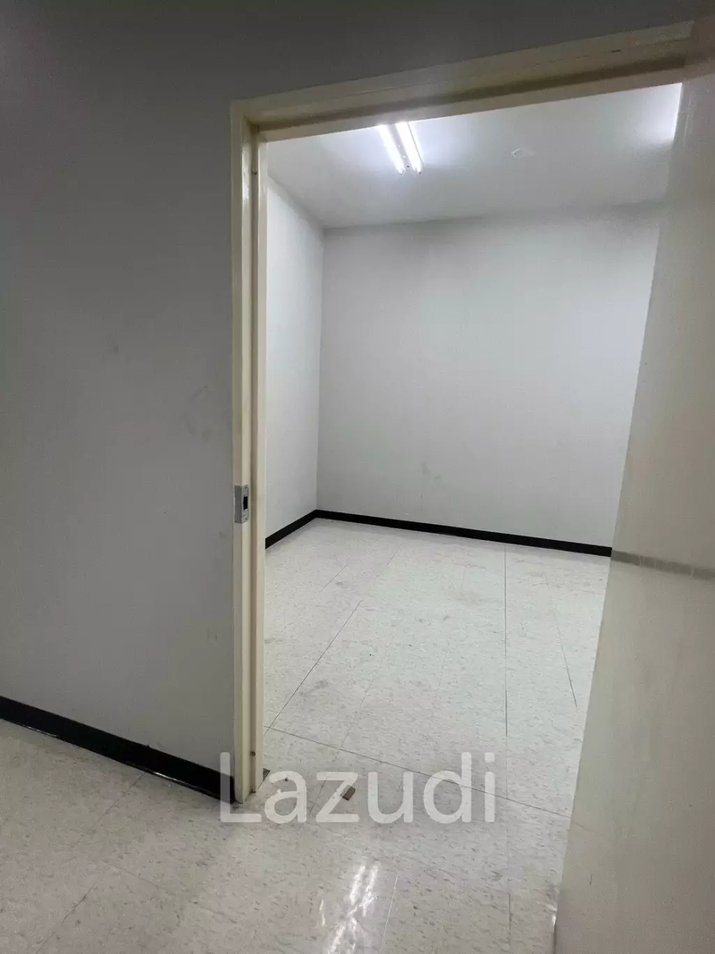 Prime Retail Spaces for Rent on Yaowarat Road, Chinatown Bangkok - Unbeatable Location
