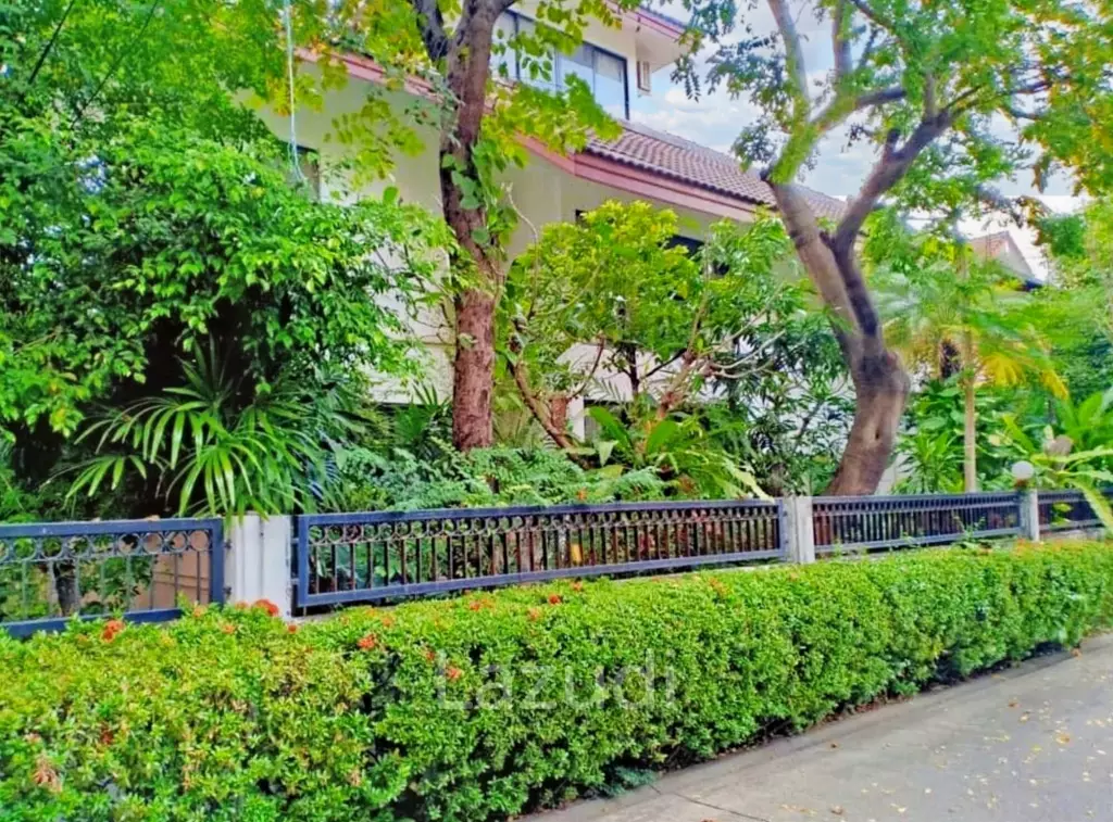 5 Bed 5 Bath 344 SQ.M Noble House Thonglor 25