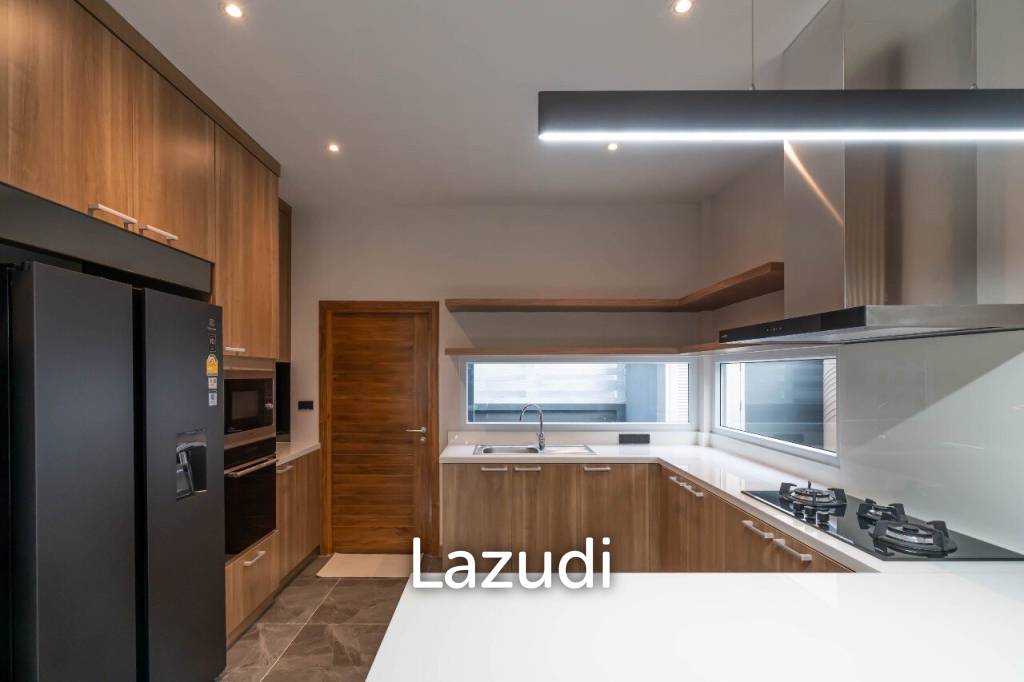 3 Bedrooms 4 Bathrooms 360 Sqm. Central Park Hill side 