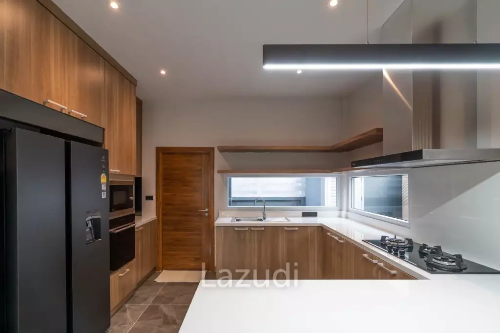 3 Bedrooms 4 Bathrooms 360 Sqm. Central Park Hill side 