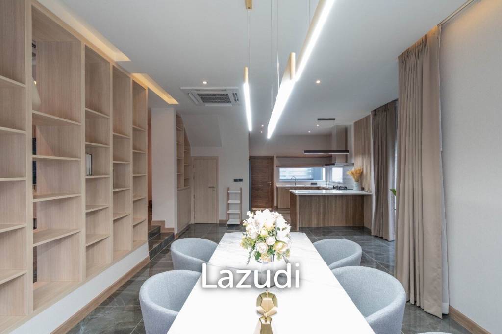 3 Bedrooms 4 Bathrooms 360 Sqm. Central Park Hill side 