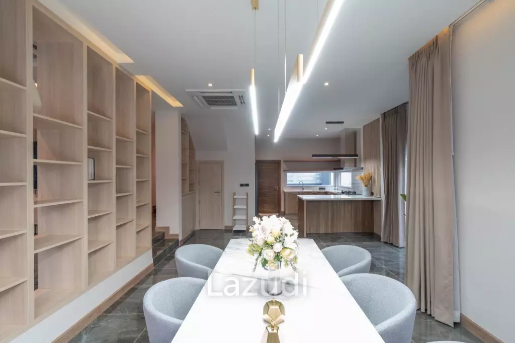 3 Bedrooms 4 Bathrooms 360 Sqm. Central Park Hill side 