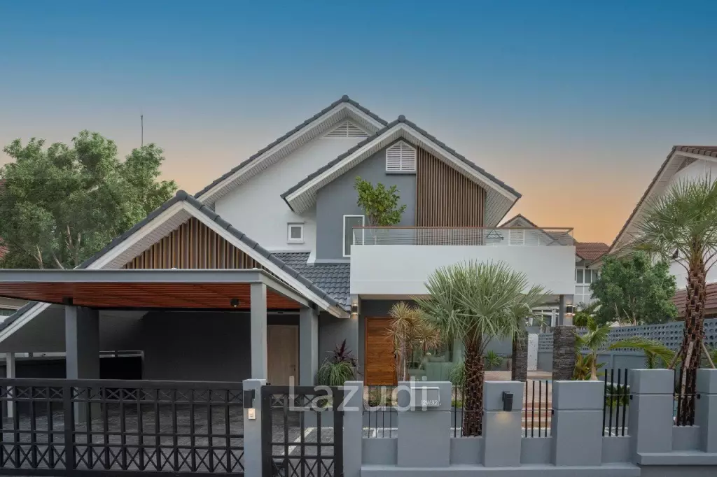 3 Bedrooms 4 Bathrooms 360 Sqm. Central Park Hill side 
