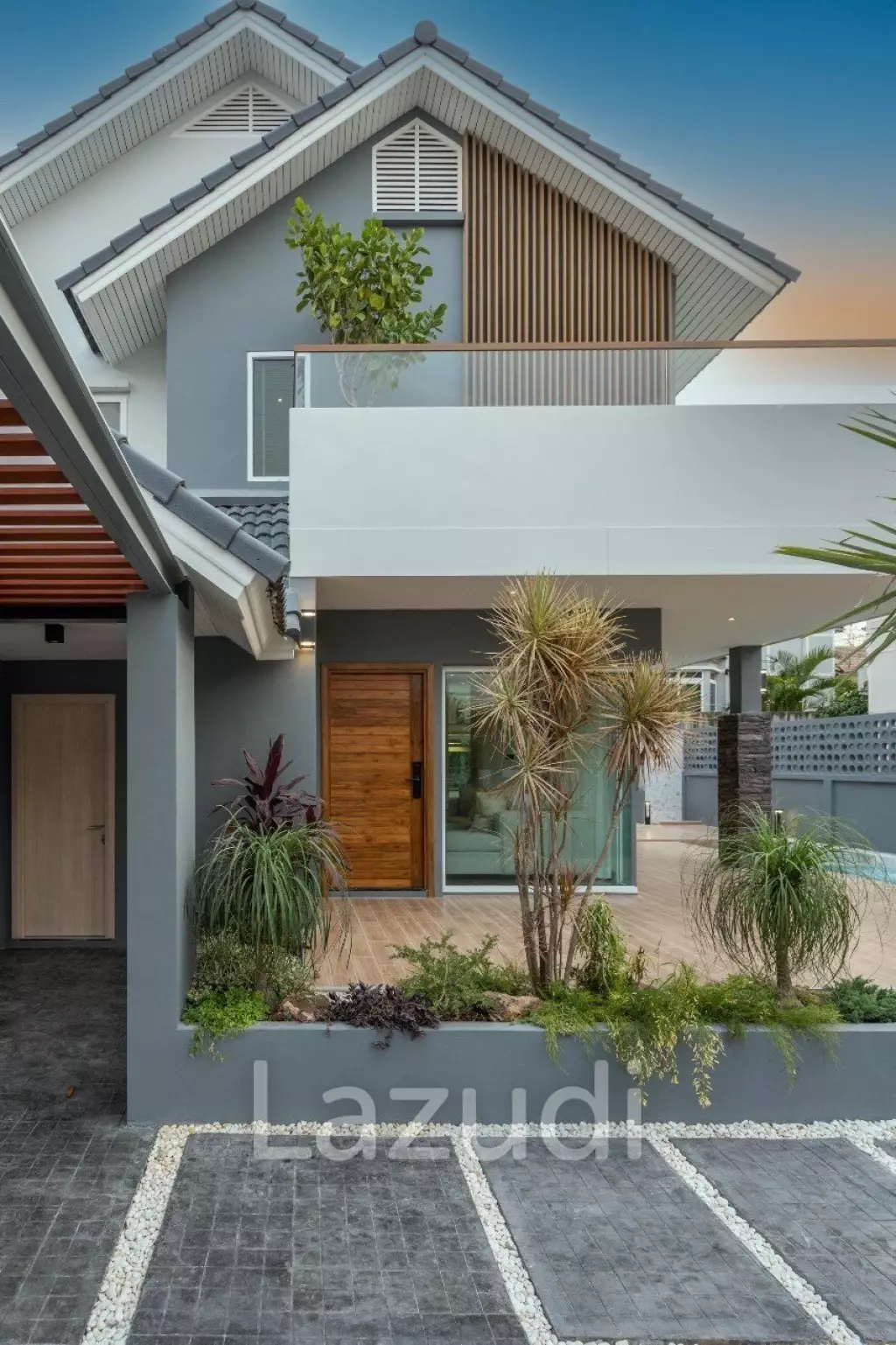 3 Bedrooms 4 Bathrooms 360 Sqm. Central Park Hill side 