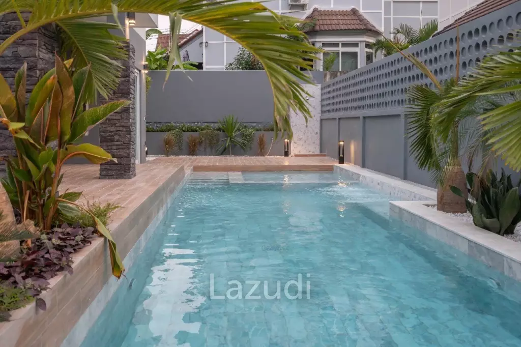 3 Bedrooms 4 Bathrooms 360 Sqm. Central Park Hill side 