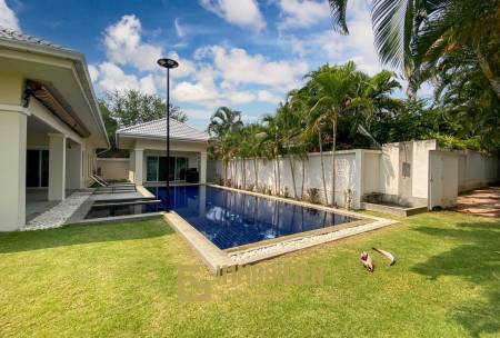 Gold A: 4 Schlafzimmer Pool Villa