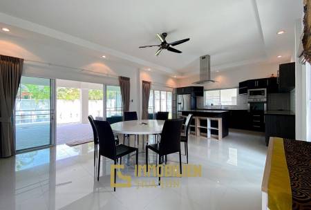 Gold A: 4 Schlafzimmer Pool Villa