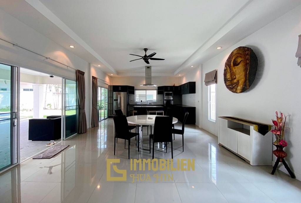 Gold A: 4 Schlafzimmer Pool Villa