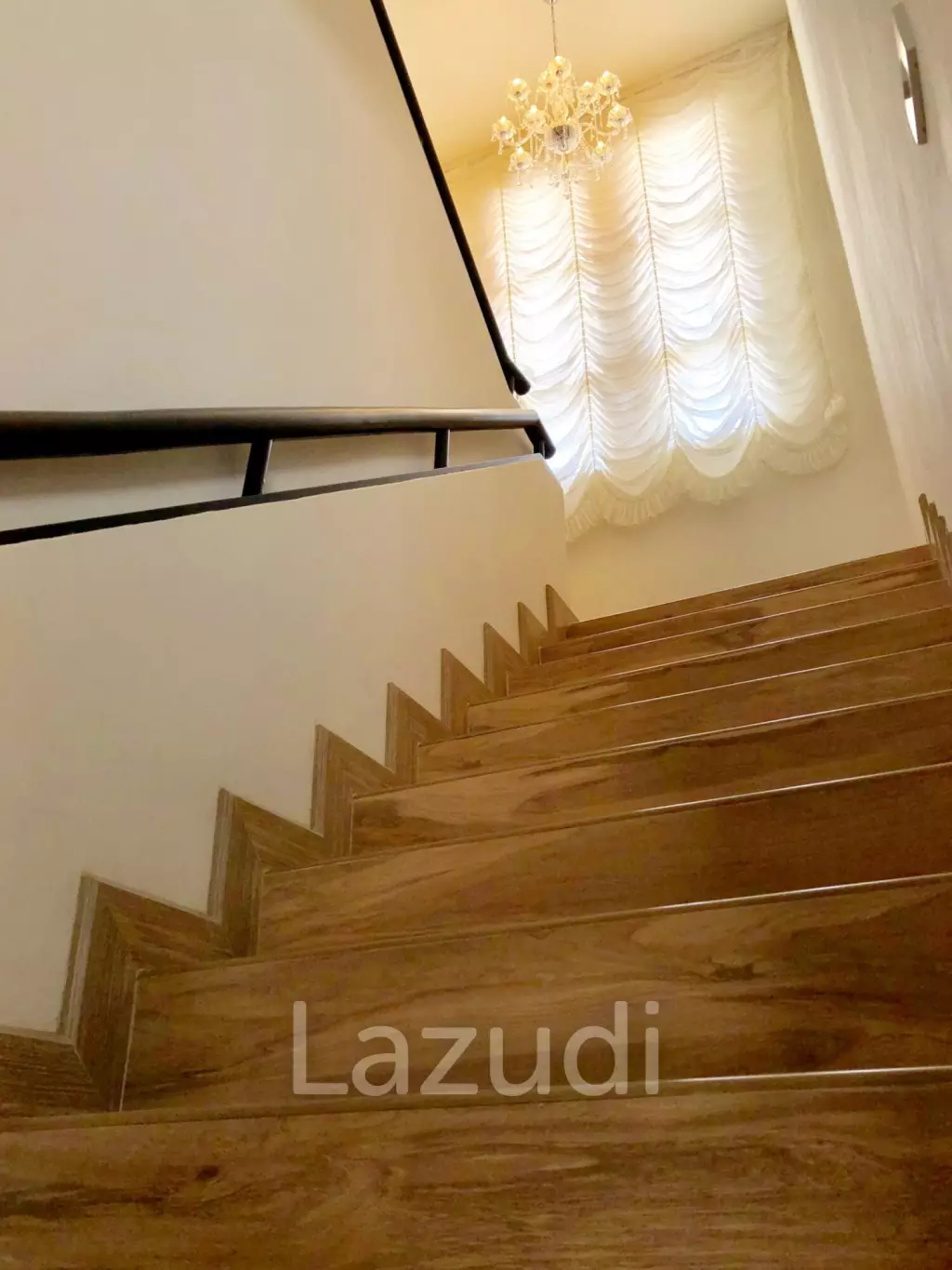 A luxury house with 5 bedrooms for sale