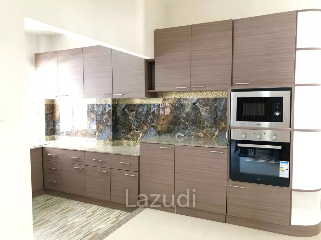 A luxury house with 5 bedrooms for sale