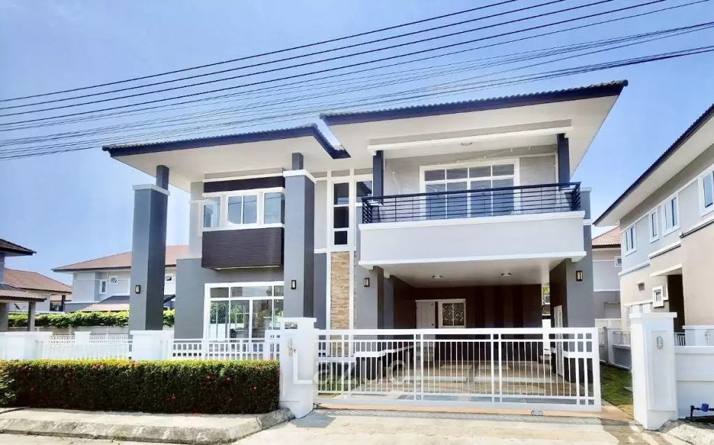 A luxury house with 5 bedrooms for sale