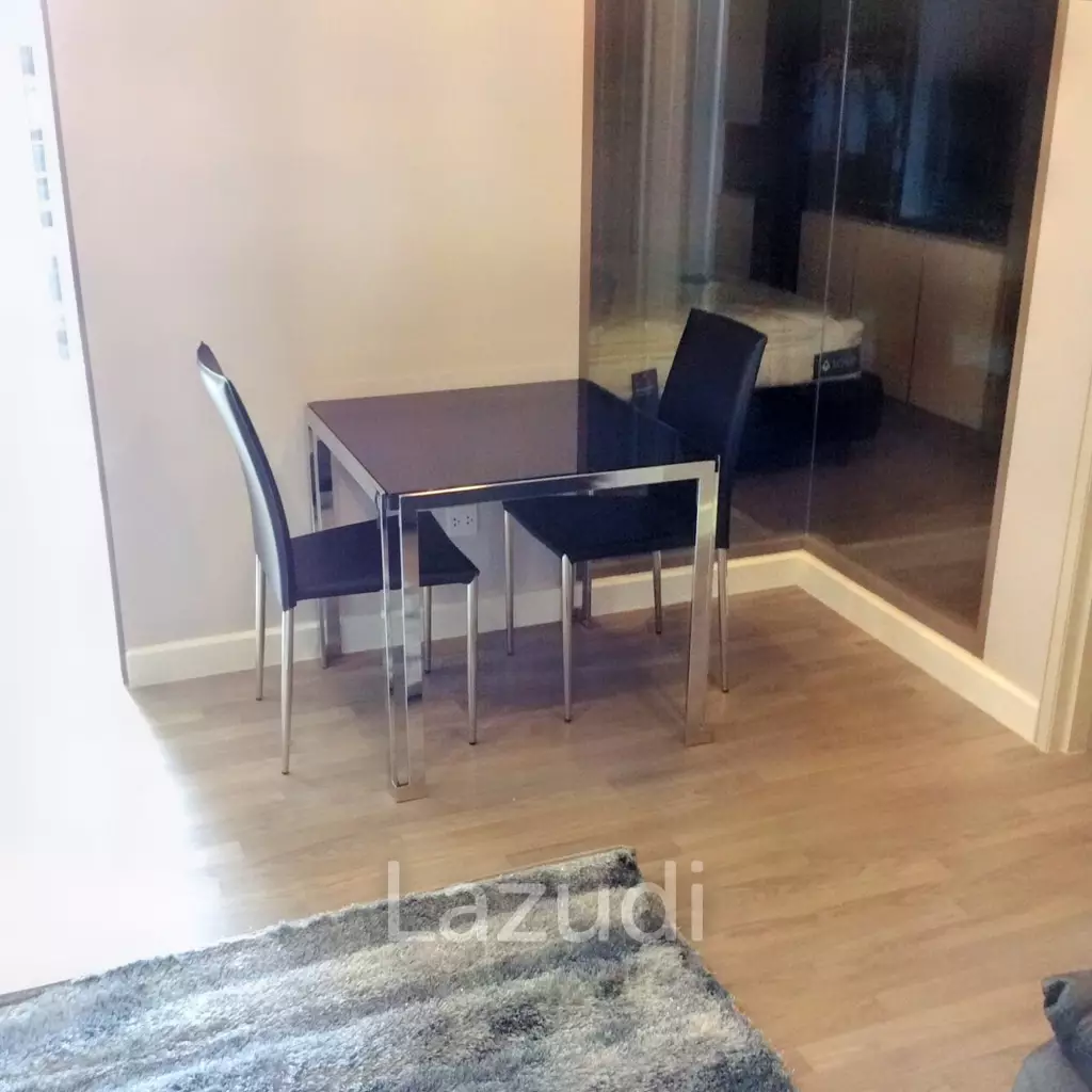1 Bed 1 Bath 47 SQ.M The Room Sathorn - TanonPun