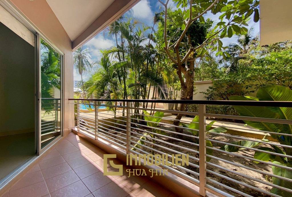 Flame Tree Residence : 1 Bed Condo In Town