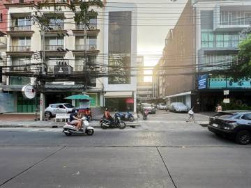Prime Location Hair Salon Space in Sukhumvit 31 | Turnkey Solution with Parking