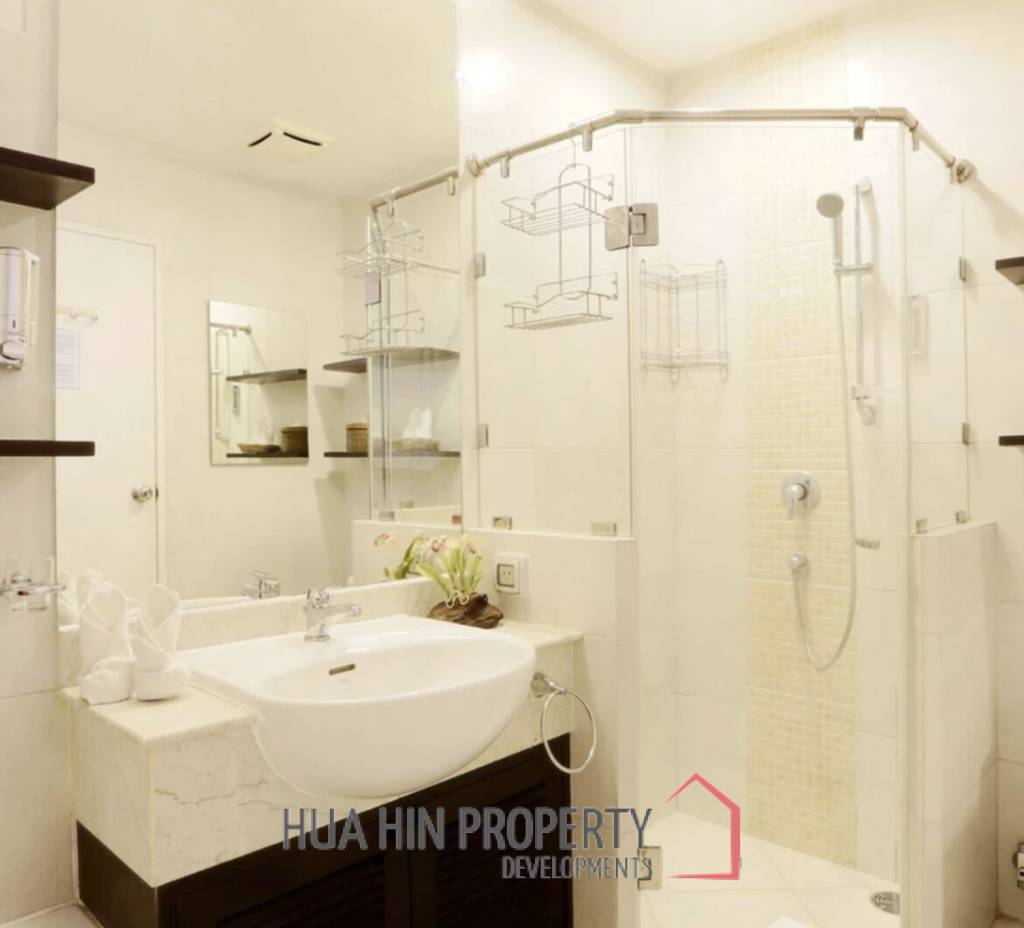 SAN PLOEN CONDO :  2 bed condo in town