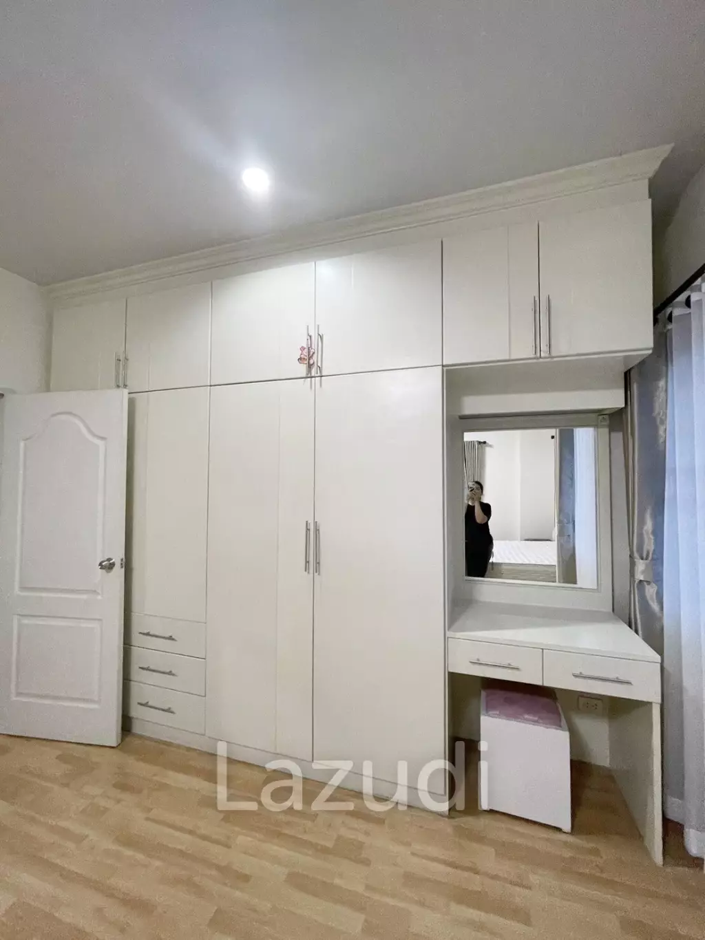 บ้านเดี่ยวให้เช่า 4 ห้องนอนในโครงการที่ริมกก