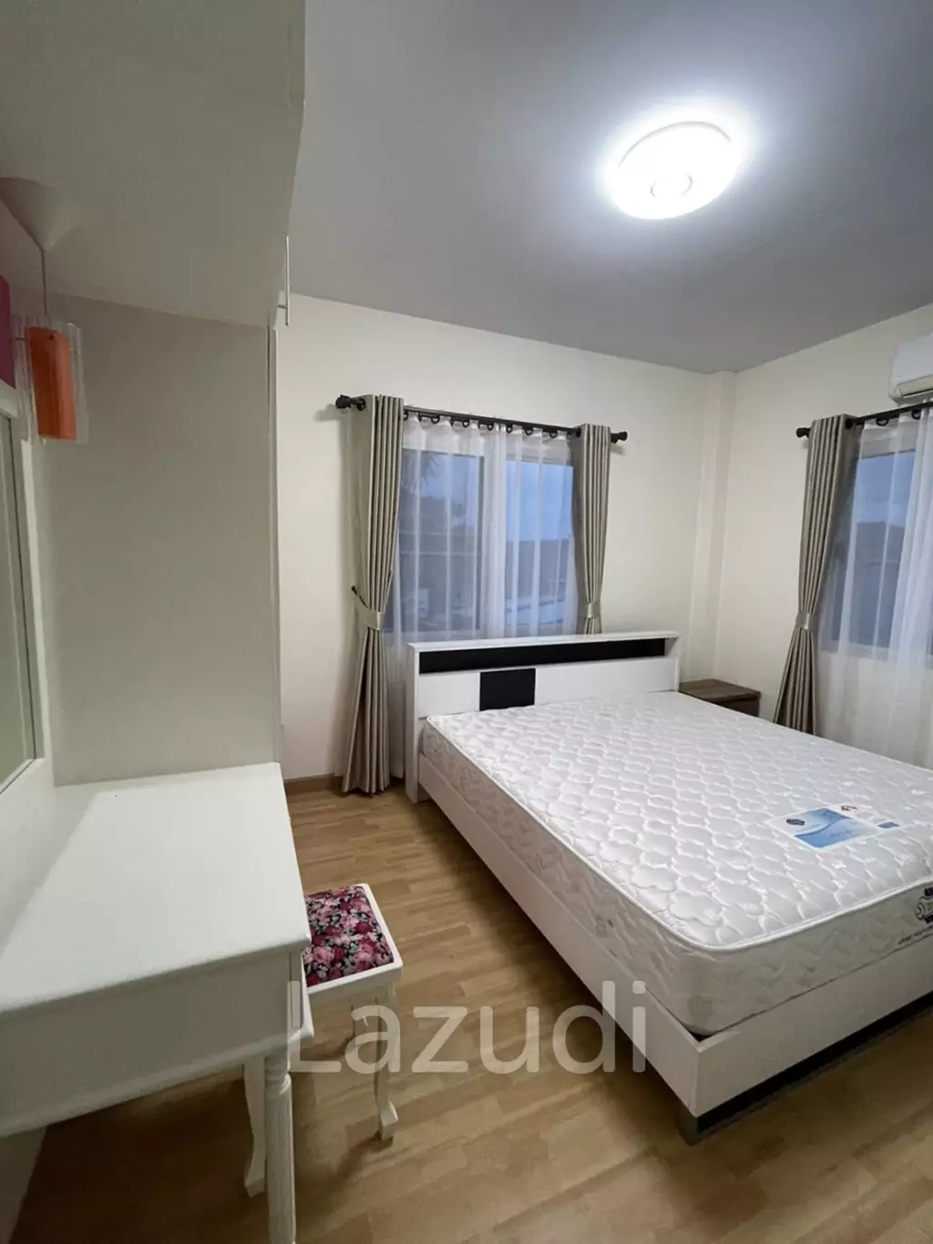 บ้านเดี่ยวให้เช่า 4 ห้องนอนในโครงการที่ริมกก