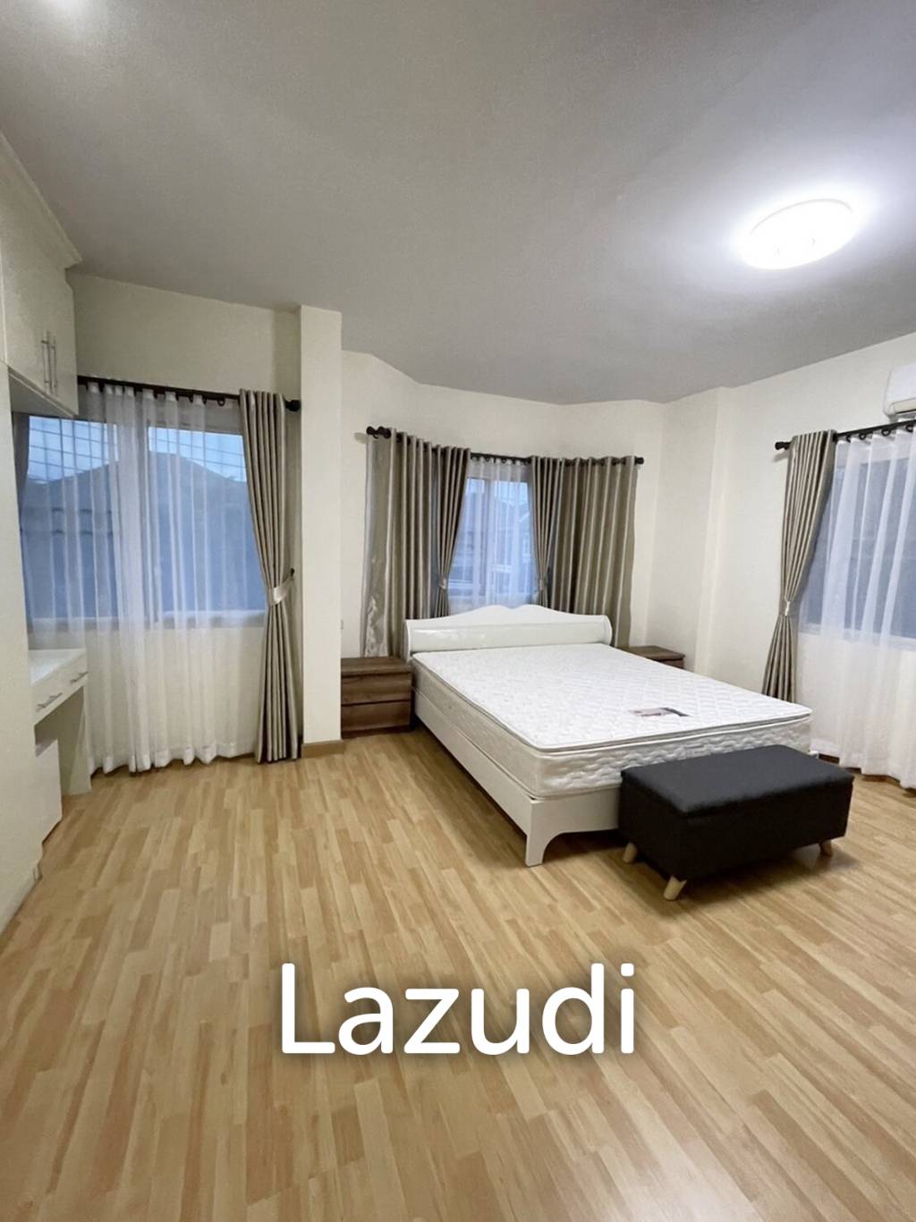 บ้านเดี่ยวให้เช่า 4 ห้องนอนในโครงการที่ริมกก