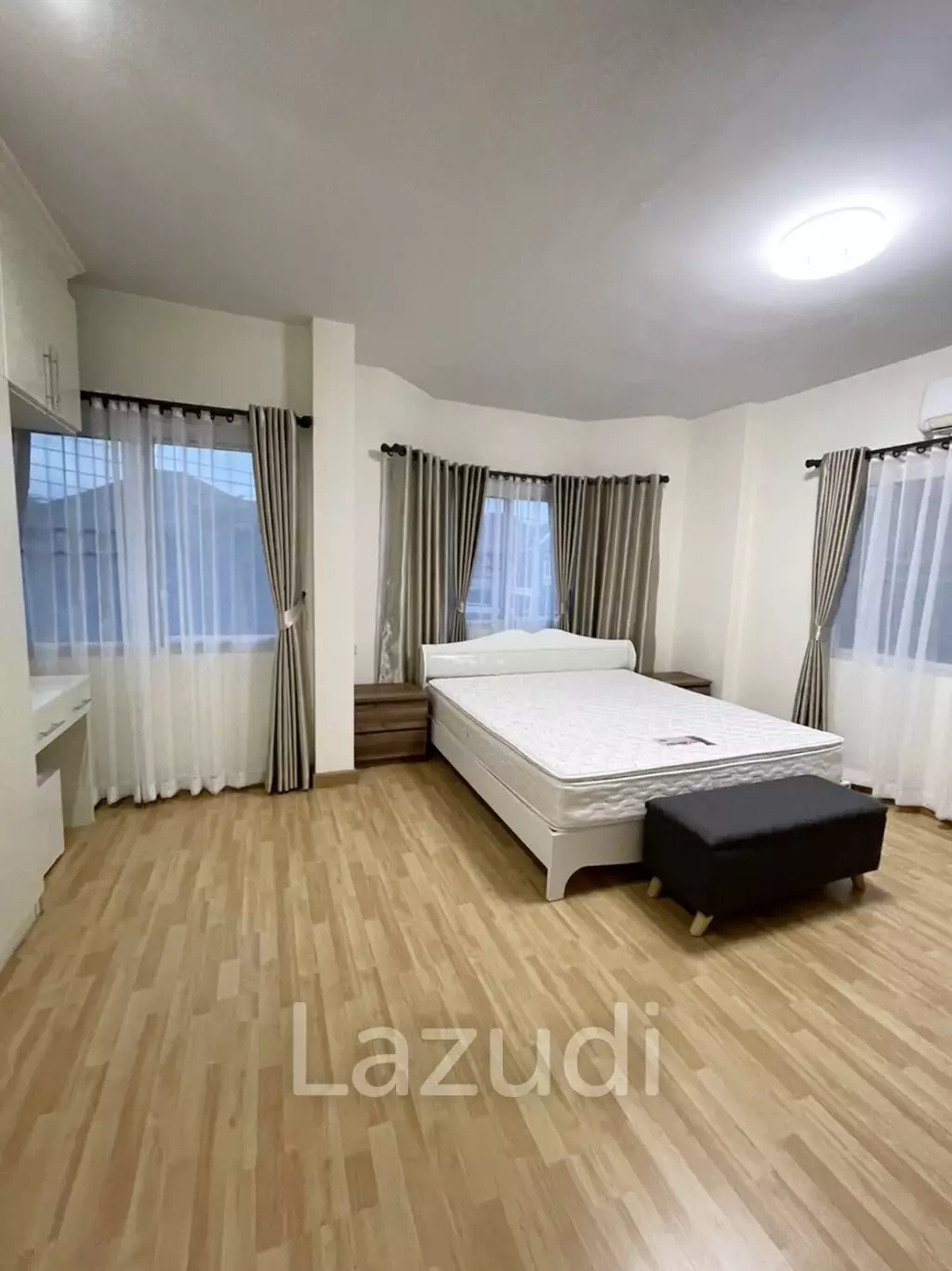 บ้านเดี่ยวให้เช่า 4 ห้องนอนในโครงการที่ริมกก