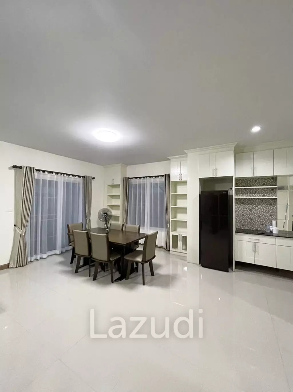 บ้านเดี่ยวให้เช่า 4 ห้องนอนในโครงการที่ริมกก
