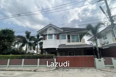 บ้านเดี่ยวให้เช่า 4 ห้องนอนในโครงการที่ริมกก