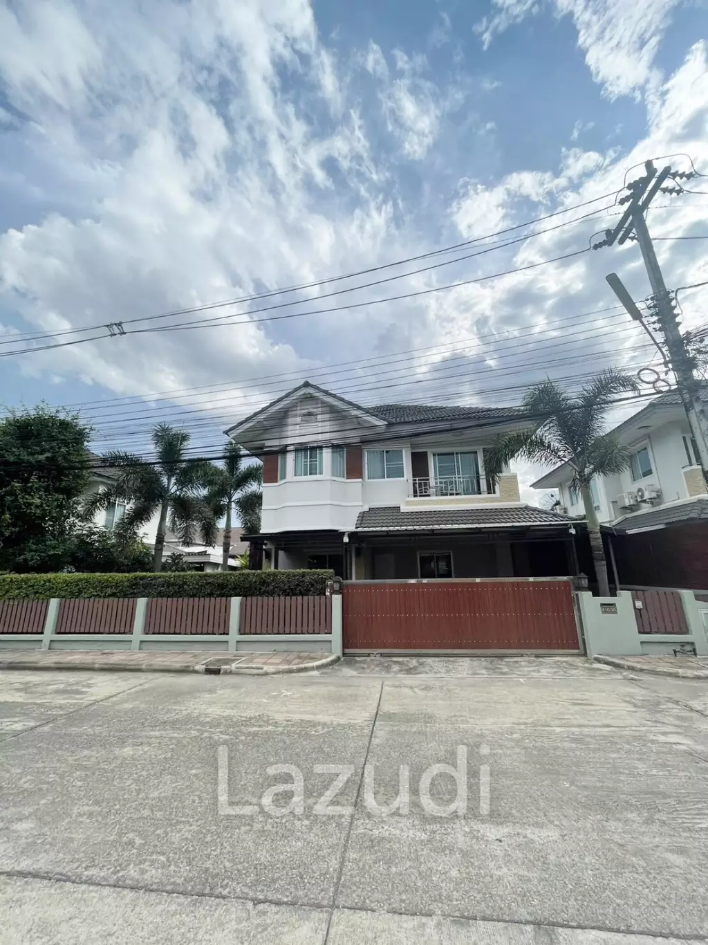 บ้านเดี่ยวให้เช่า 4 ห้องนอนในโครงการที่ริมกก