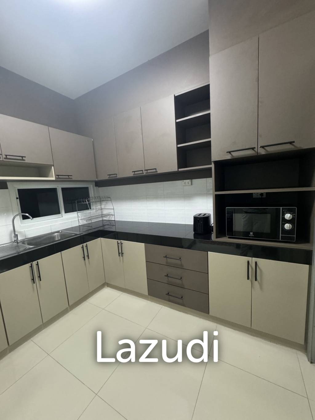 บ้านเดี่ยวให้เช่า 4 ห้องนอนในโครงการที่ริมกก