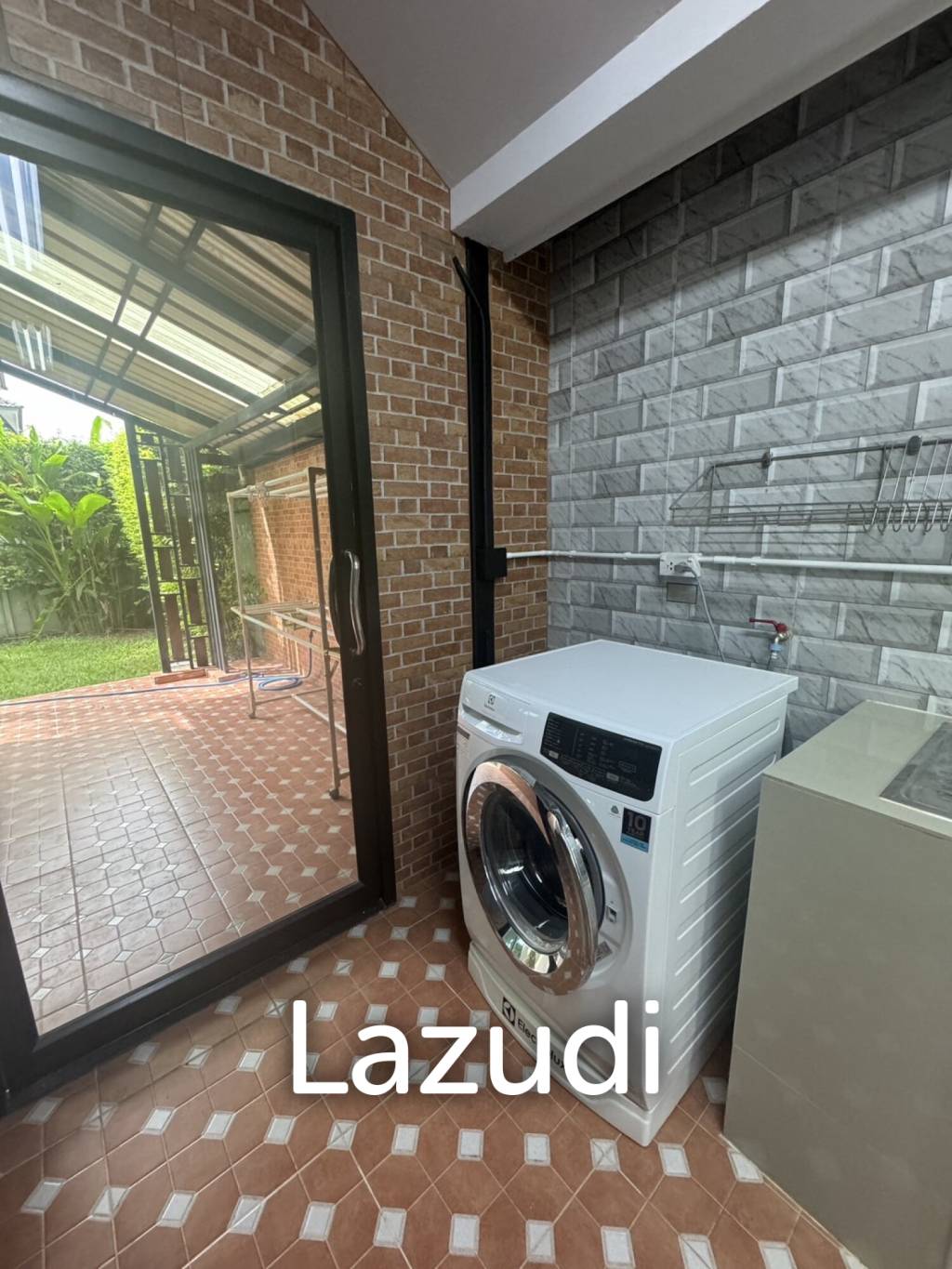 บ้านเดี่ยวให้เช่า 4 ห้องนอนในโครงการที่ริมกก