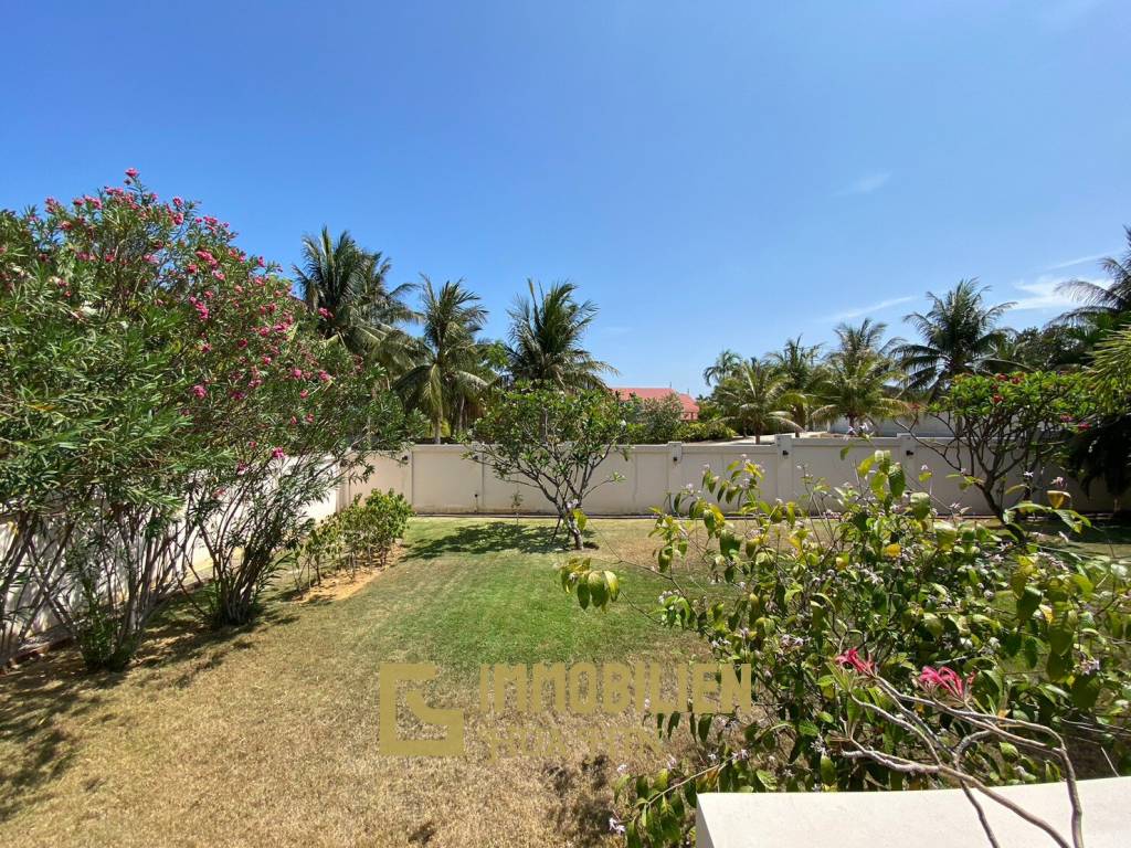 Sehr geräumige Thai-Bali Stil Pool Villa auf einem großen Grundstück in der Nähe des Khao Kalok Strandes